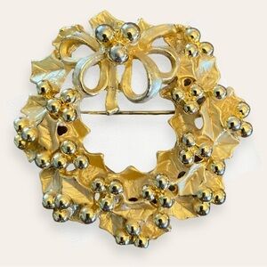 Vintage Christmas Wreath Brooch